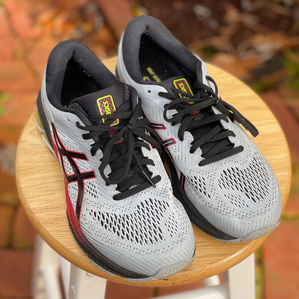 Men’s ASICS trainers